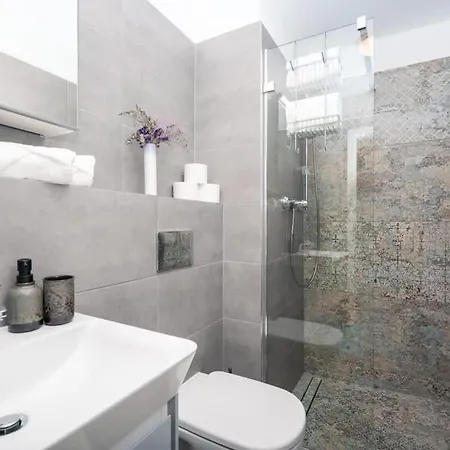 Center - Modern & Elegant Apartment