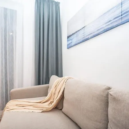 Center - Modern & Elegant