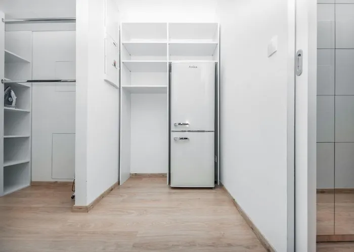 Center - Modern & Elegant Братислава