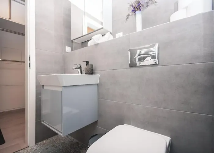 Apartment Center - Modern & Elegant
